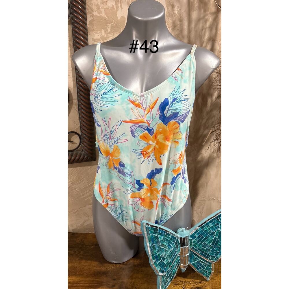 NWOT Xhilaration ocean women swimwear fashion bathing suit